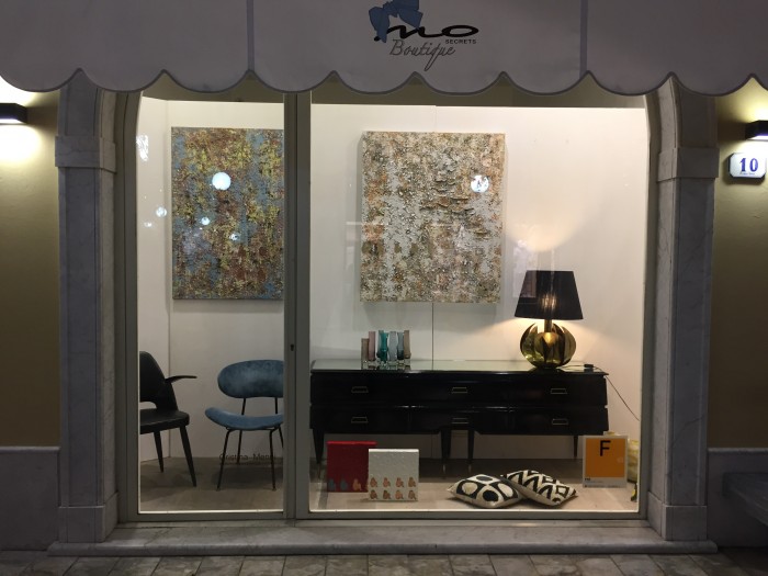 Vetrina- Forte Dei Marmi -Piazza Tonini-Quadri by Cristina Menni